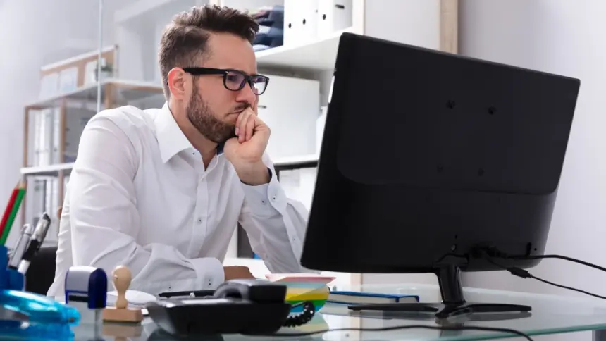 É possível consultar o CPF de alguém apenas pelo nome