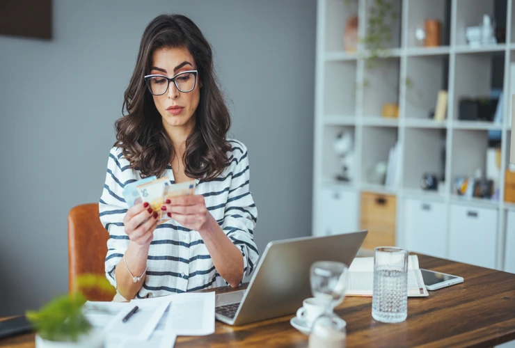 Como evitar novas dívidas de cartão depois que a dívida caduca